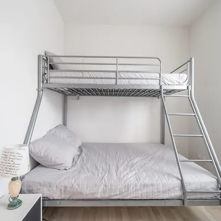 Vila Spacious In *