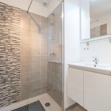 Vila Spacious In *